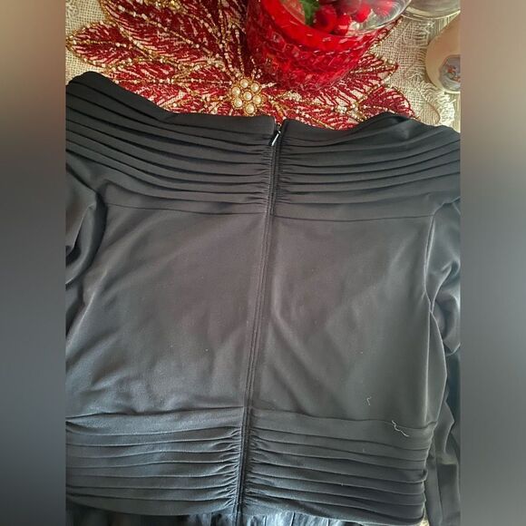 Tadashi Shoji  Dress Black Sz 4 Pleated A-Line Cocktail Fit & Flare 3/4 Sleeve - Picture 7 of 10